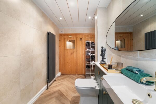 Ormskirk Road, Aintree Village