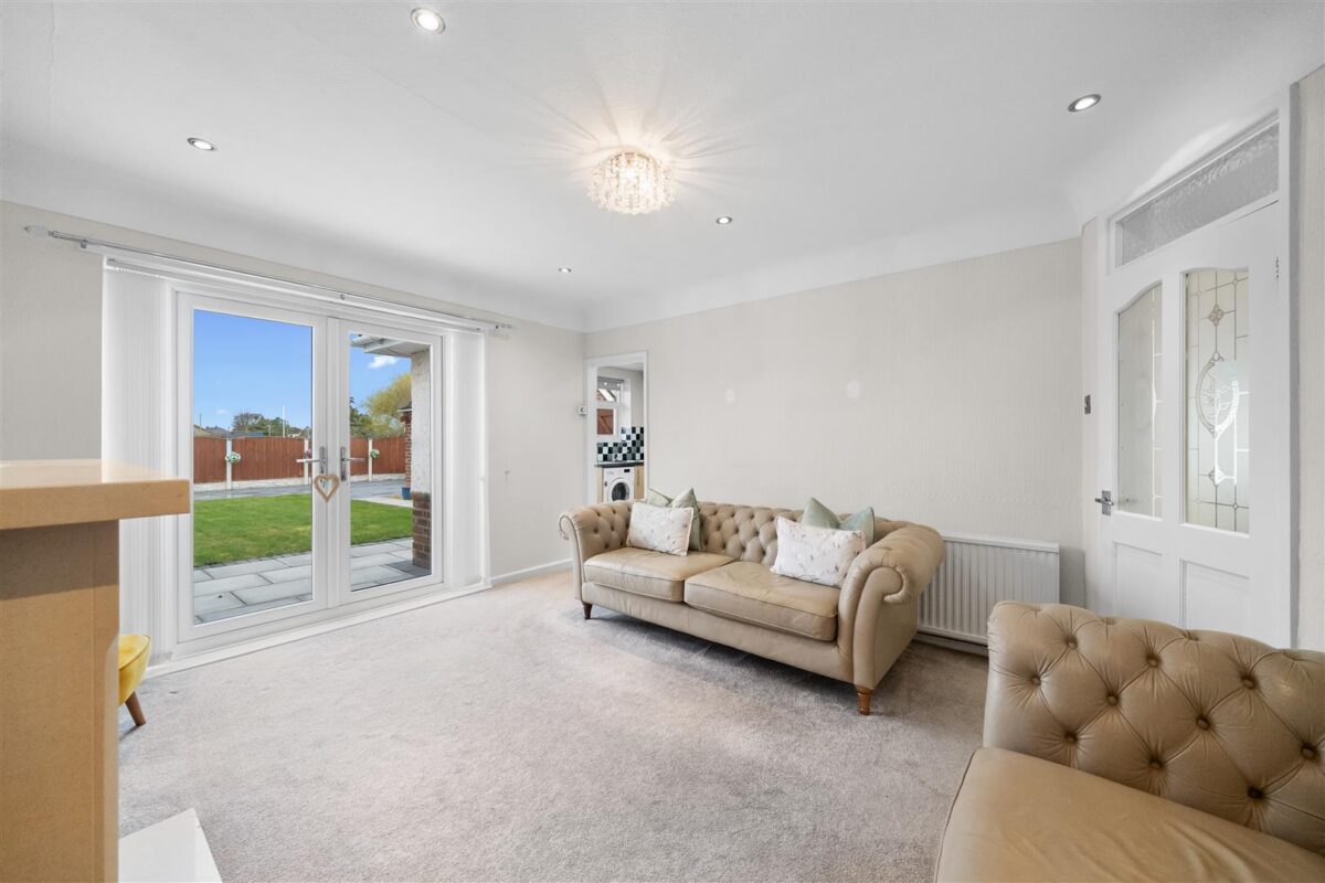 Lancing Drive, Aintree Village