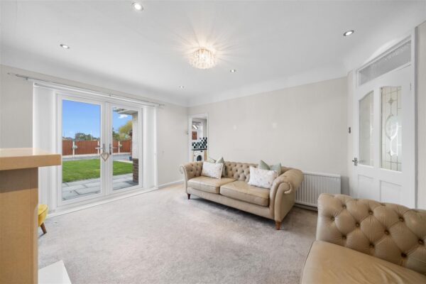 Lancing Drive, Aintree Village