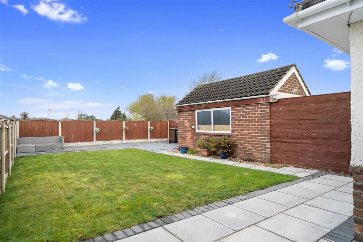 Lancing Drive, Aintree Village