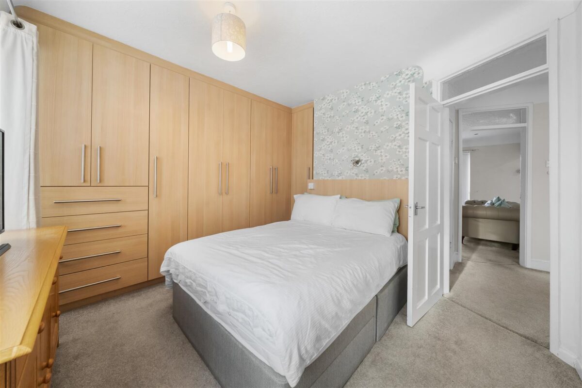 Lancing Drive, Aintree Village