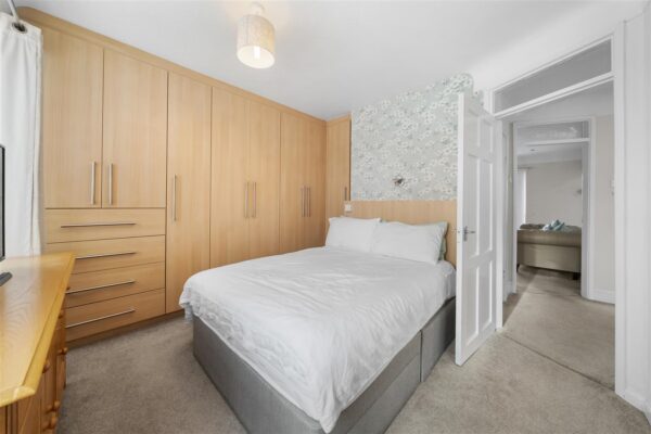 Lancing Drive, Aintree Village