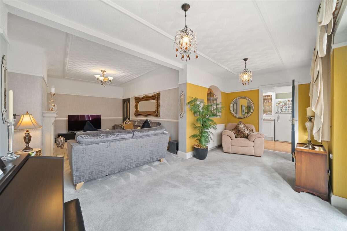 Ormskirk Road, Aintree Village