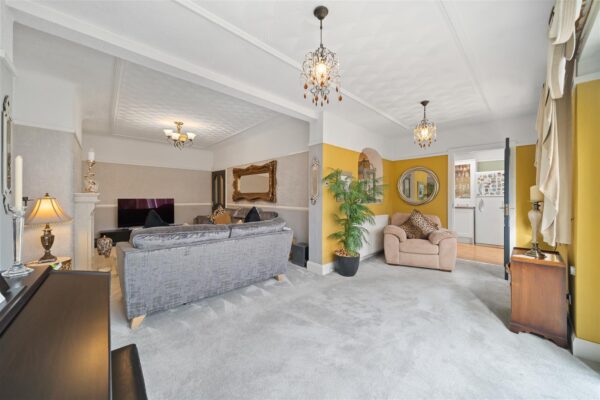 Ormskirk Road, Aintree Village