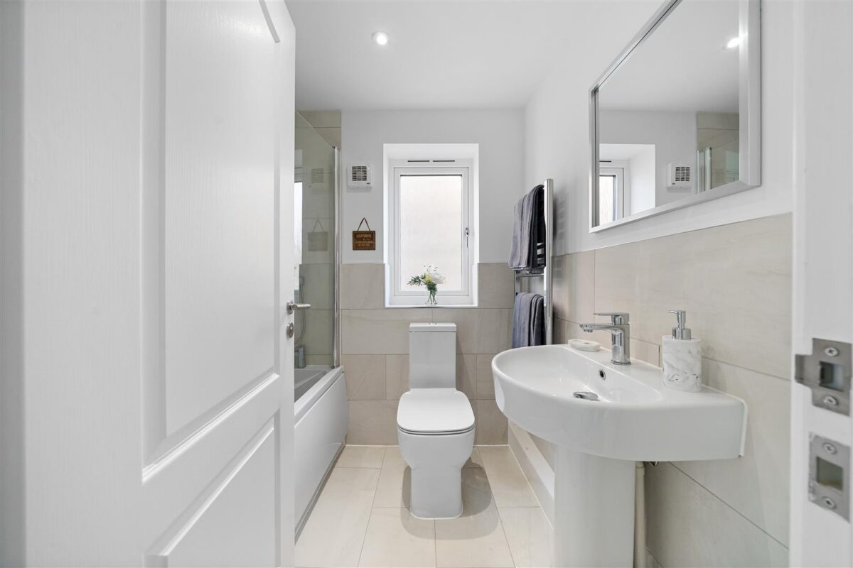 Westhead Green, Aintree Village