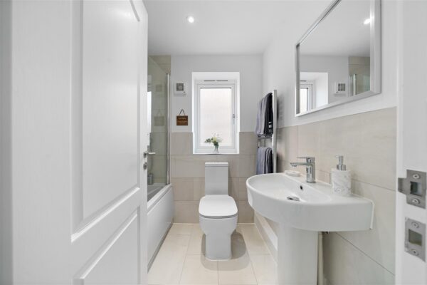 Westhead Green, Aintree Village