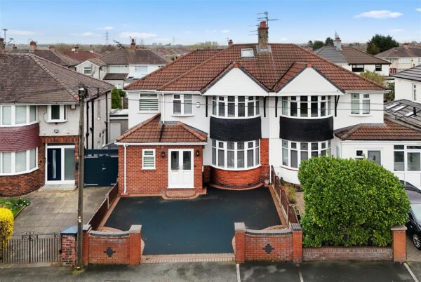 Ormskirk Road, Aintree Village