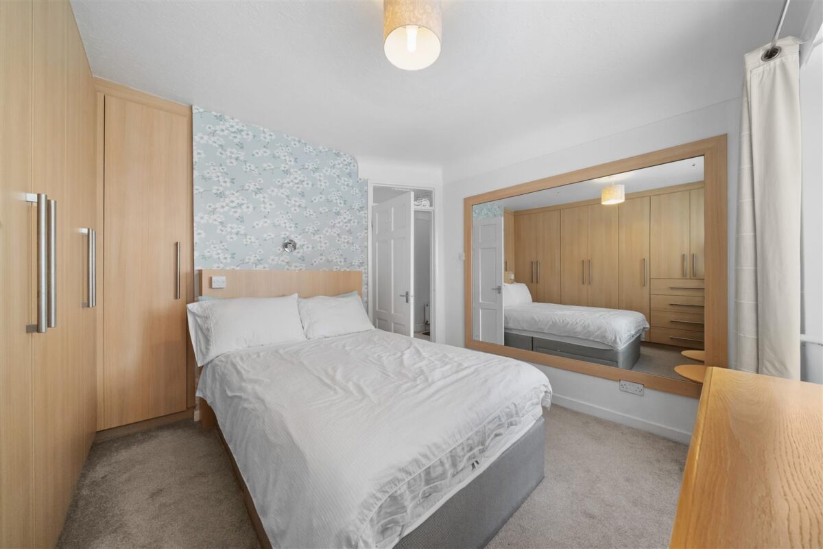 Lancing Drive, Aintree Village