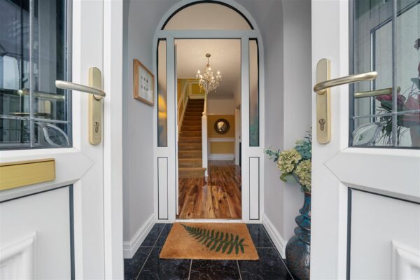 Ormskirk Road, Aintree Village