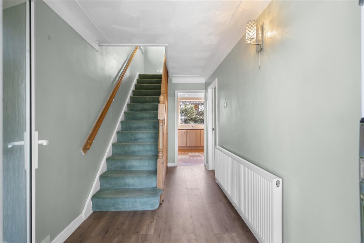 Bull Bridge Lane, Aintree Village