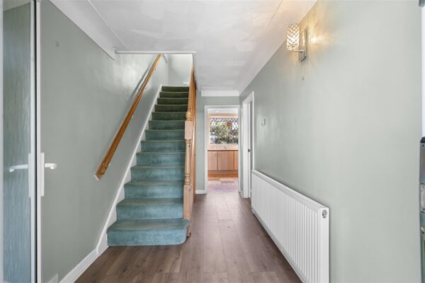 Bull Bridge Lane, Aintree Village