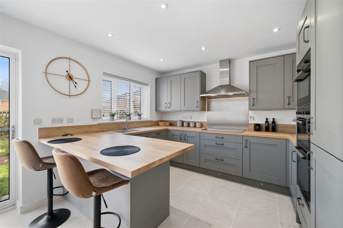 Westhead Green, Aintree Village