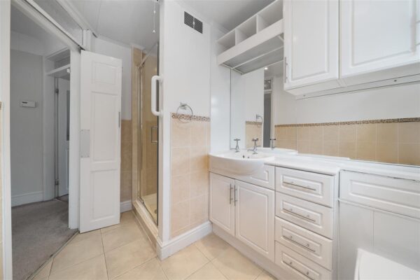 Lancing Drive, Aintree Village