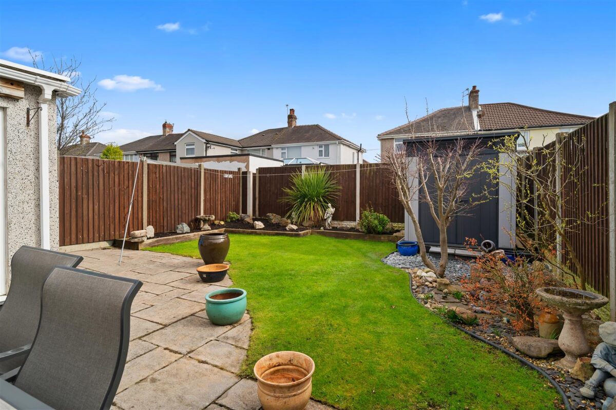 Ormskirk Road, Aintree Village