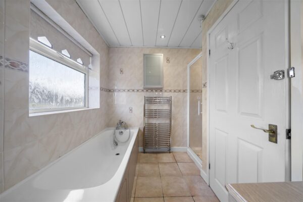 Bull Bridge Lane, Aintree Village