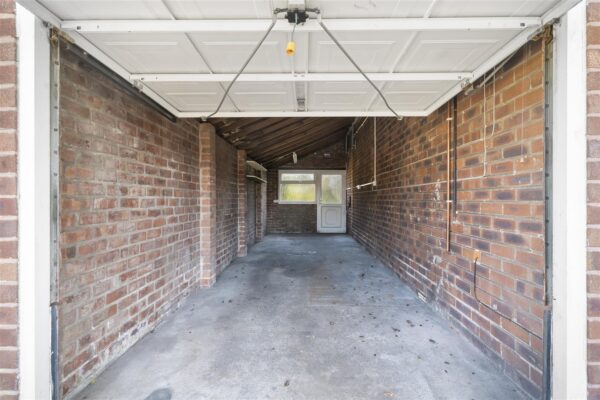 Bull Bridge Lane, Aintree Village