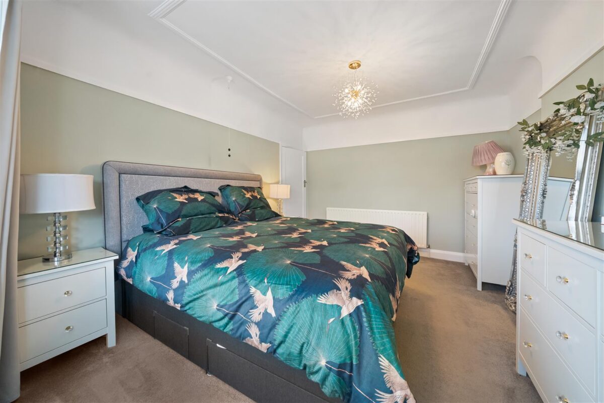 Ormskirk Road, Aintree Village