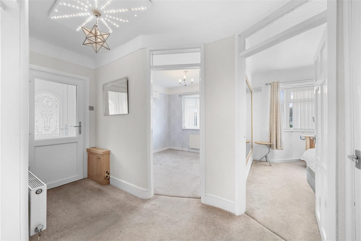 Lancing Drive, Aintree Village