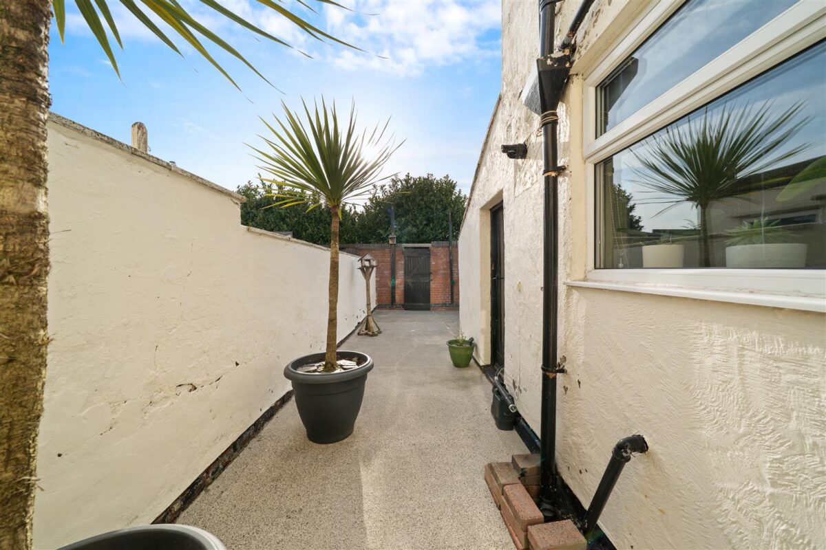 Greenwich Road, Aintree