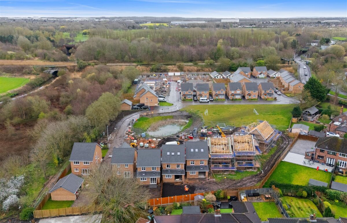 Westhead Green, Aintree Village