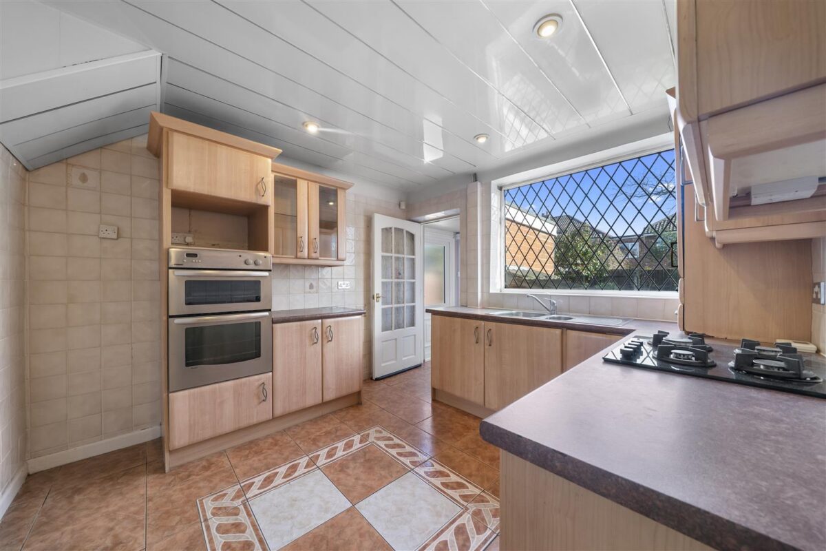 Bull Bridge Lane, Aintree Village