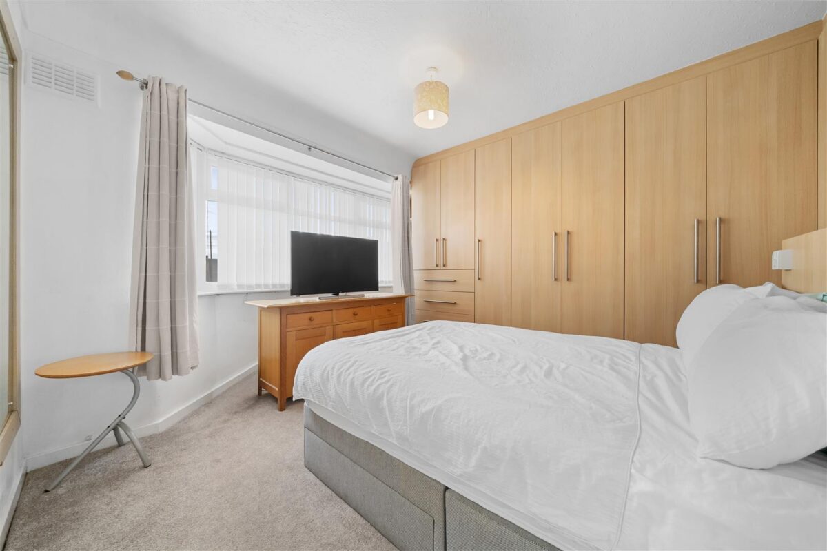 Lancing Drive, Aintree Village