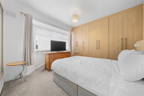 Lancing Drive, Aintree Village