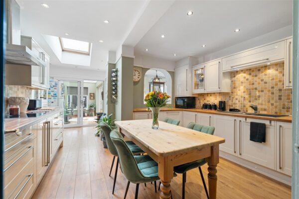 Ormskirk Road, Aintree Village