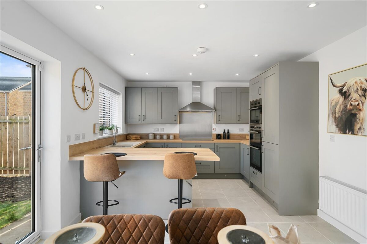 Westhead Green, Aintree Village