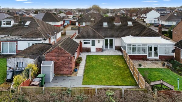 Lancing Drive, Aintree Village