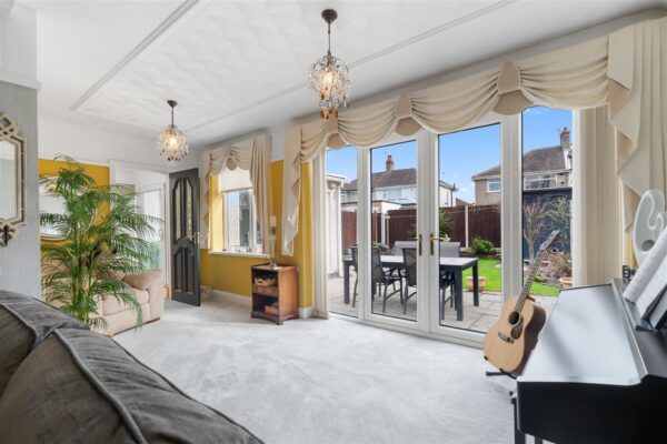 Ormskirk Road, Aintree Village