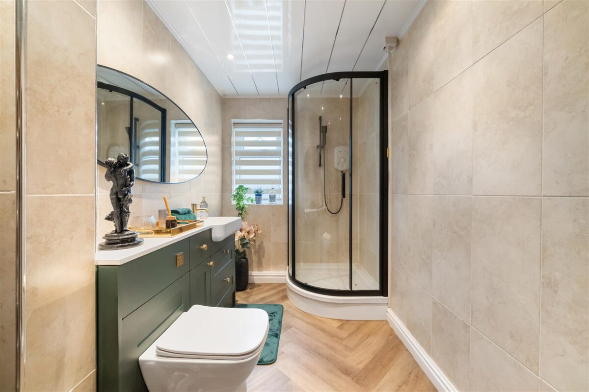 Ormskirk Road, Aintree Village