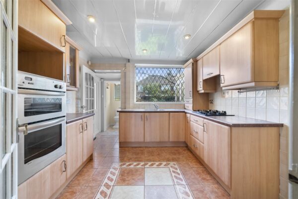 Bull Bridge Lane, Aintree Village