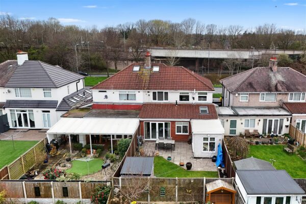 Ormskirk Road, Aintree Village