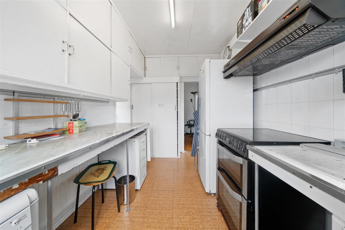 Mostyn Avenue, Aintree Village