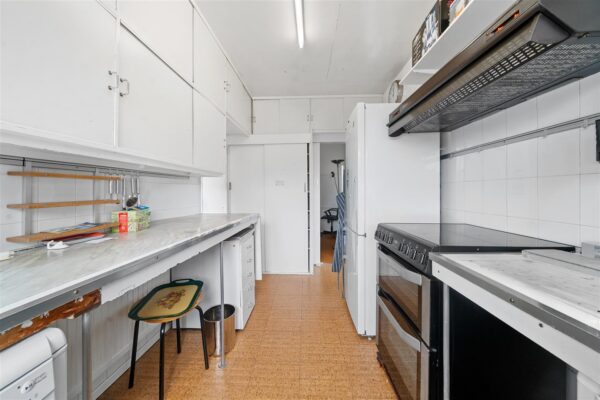 Mostyn Avenue, Aintree Village