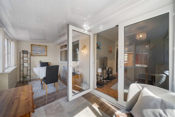 Kempton Park Road, Aintree Village