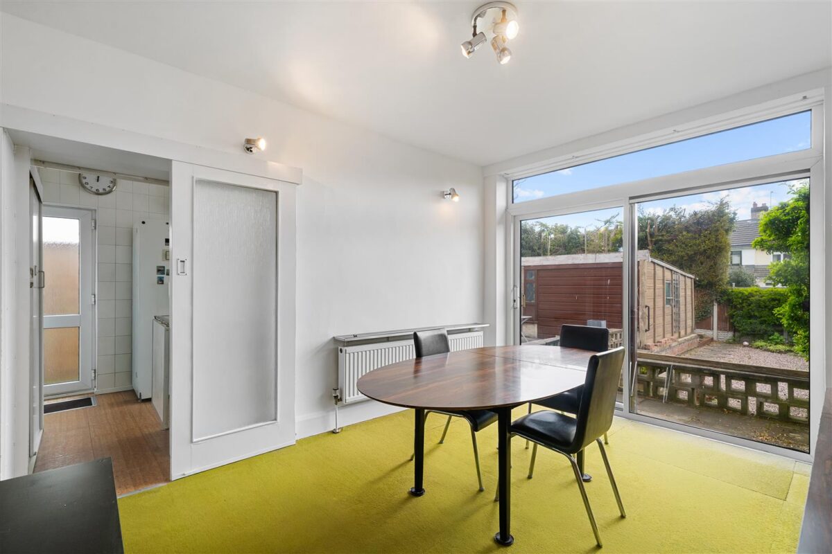 Mostyn Avenue, Aintree Village