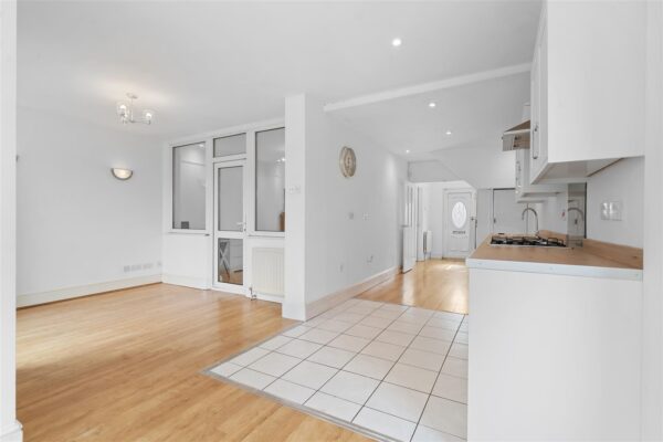 Oriel Drive, Aintree Village