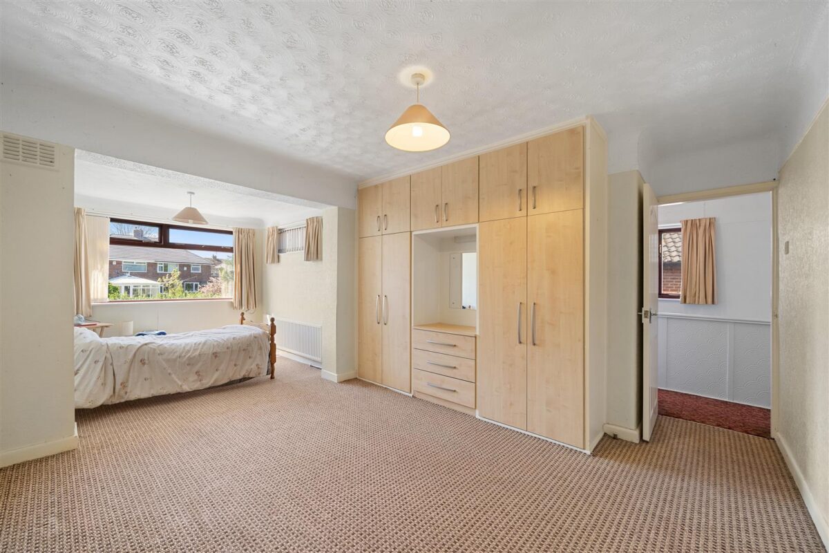 Sandhurst Drive, Aintree Village