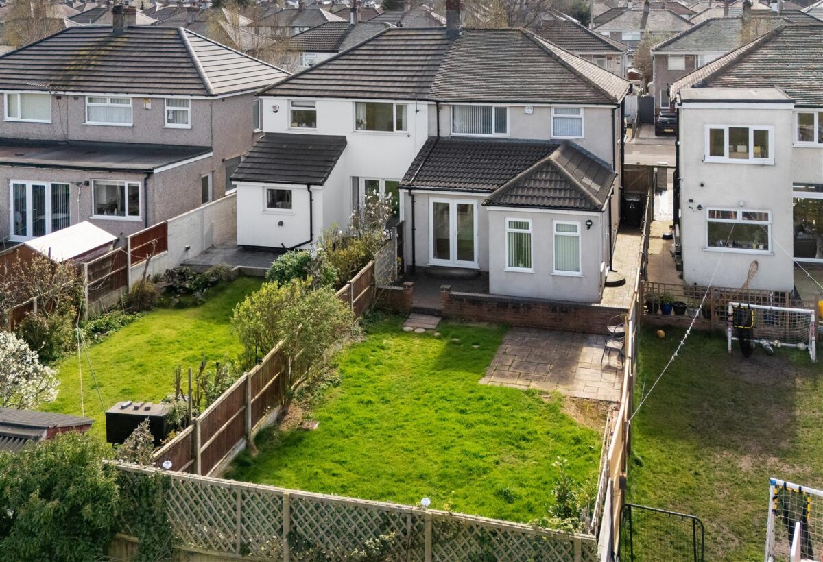 Oriel Drive, Aintree Village