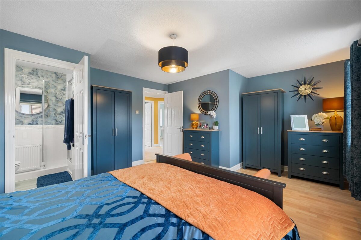 Eremon Close, Aintree