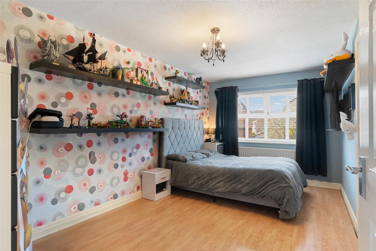 Eremon Close, Aintree