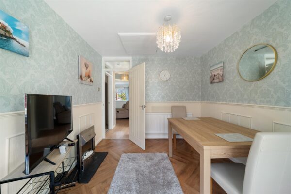 Kempton Park Road, Aintree Village