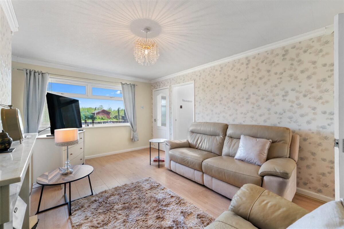 Kempton Park Road, Aintree Village