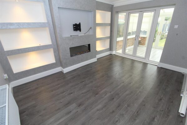 Rossall Avenue, Aintree Village