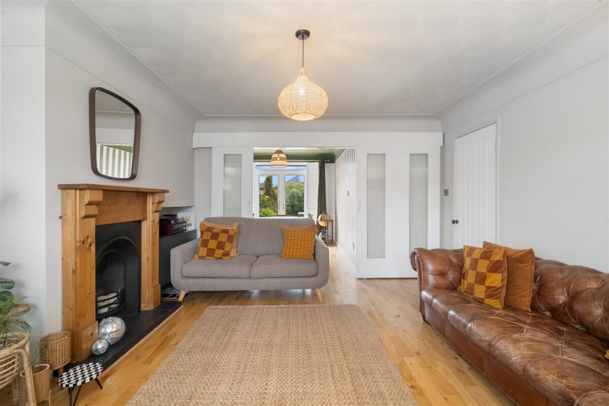 Shrewsbury Avenue, Aintree Village