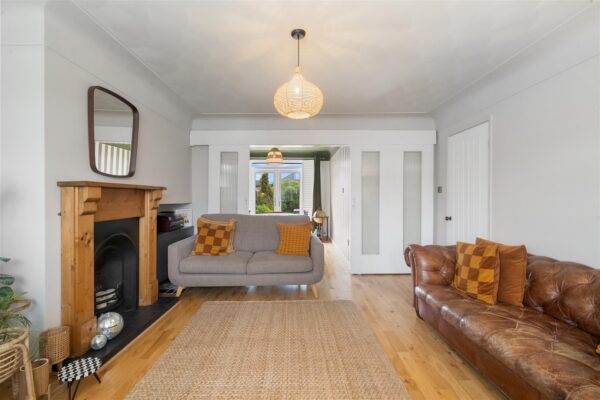 Shrewsbury Avenue, Aintree Village