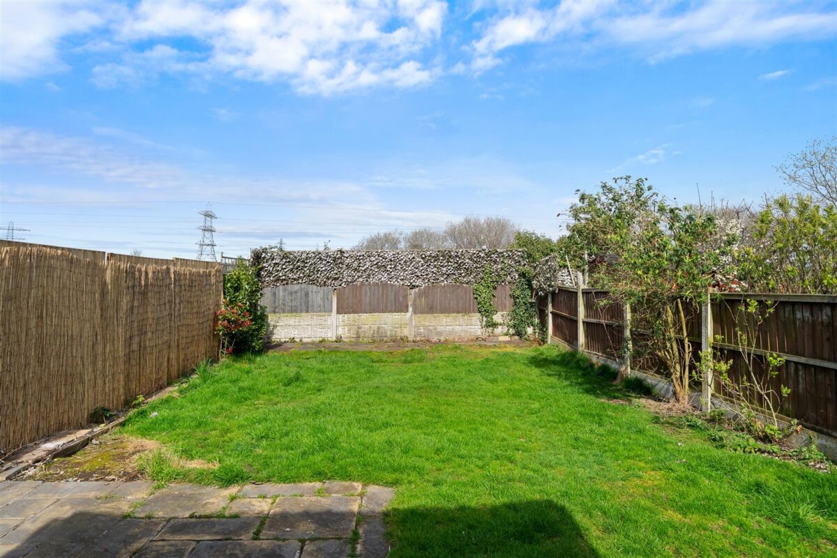 Oriel Drive, Aintree Village