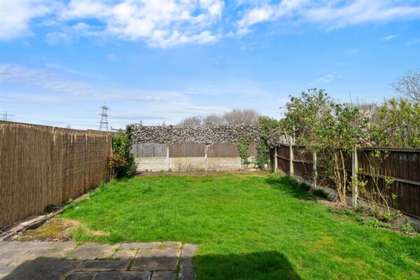 Oriel Drive, Aintree Village